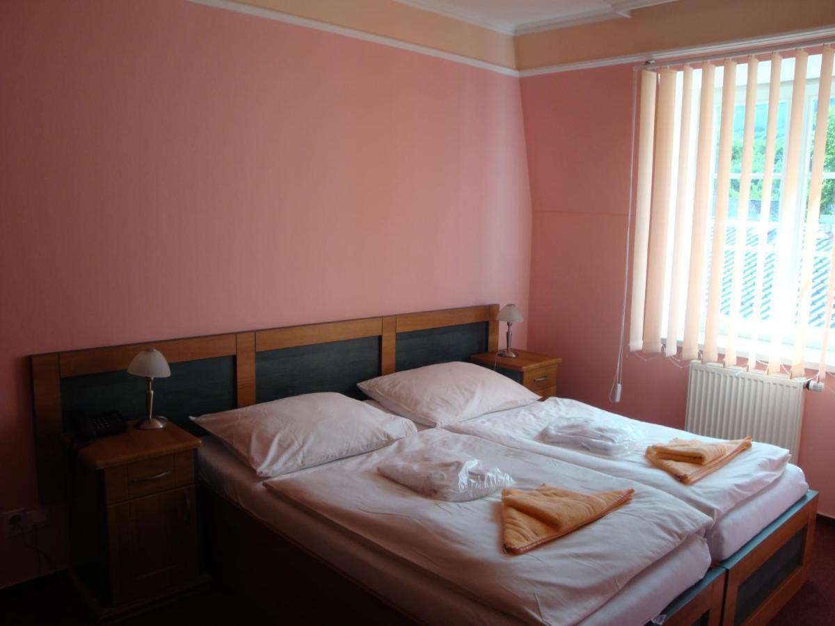 Lazne Evzenie Hotel Klasterec nad Ohri Bilik gambar
