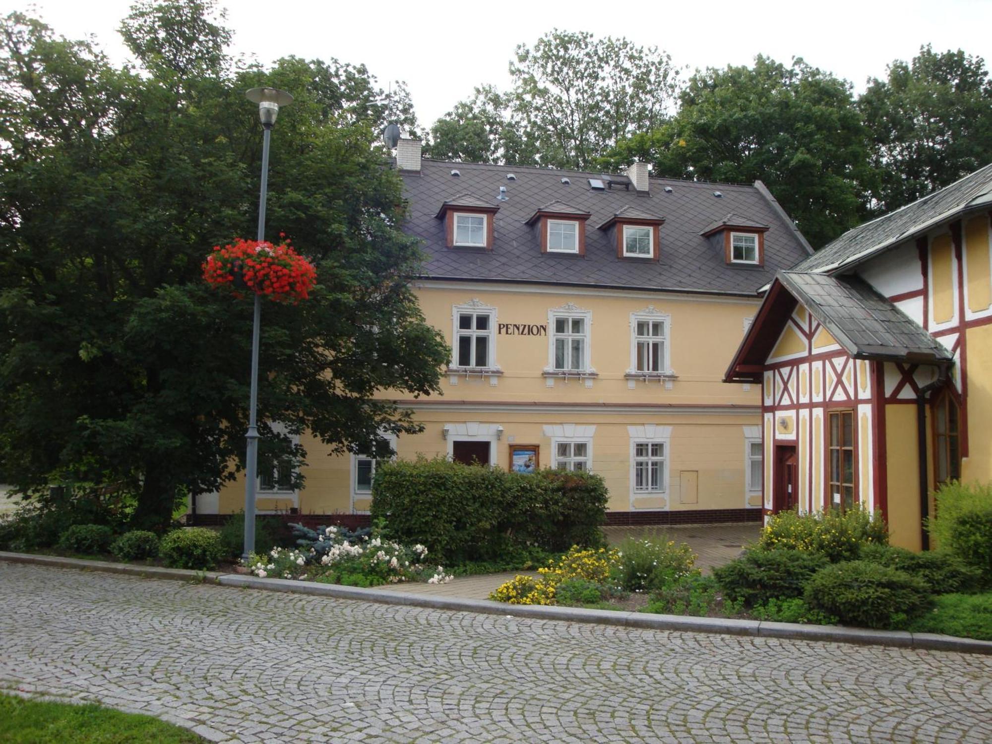Lazne Evzenie Hotel Klasterec nad Ohri Luaran gambar