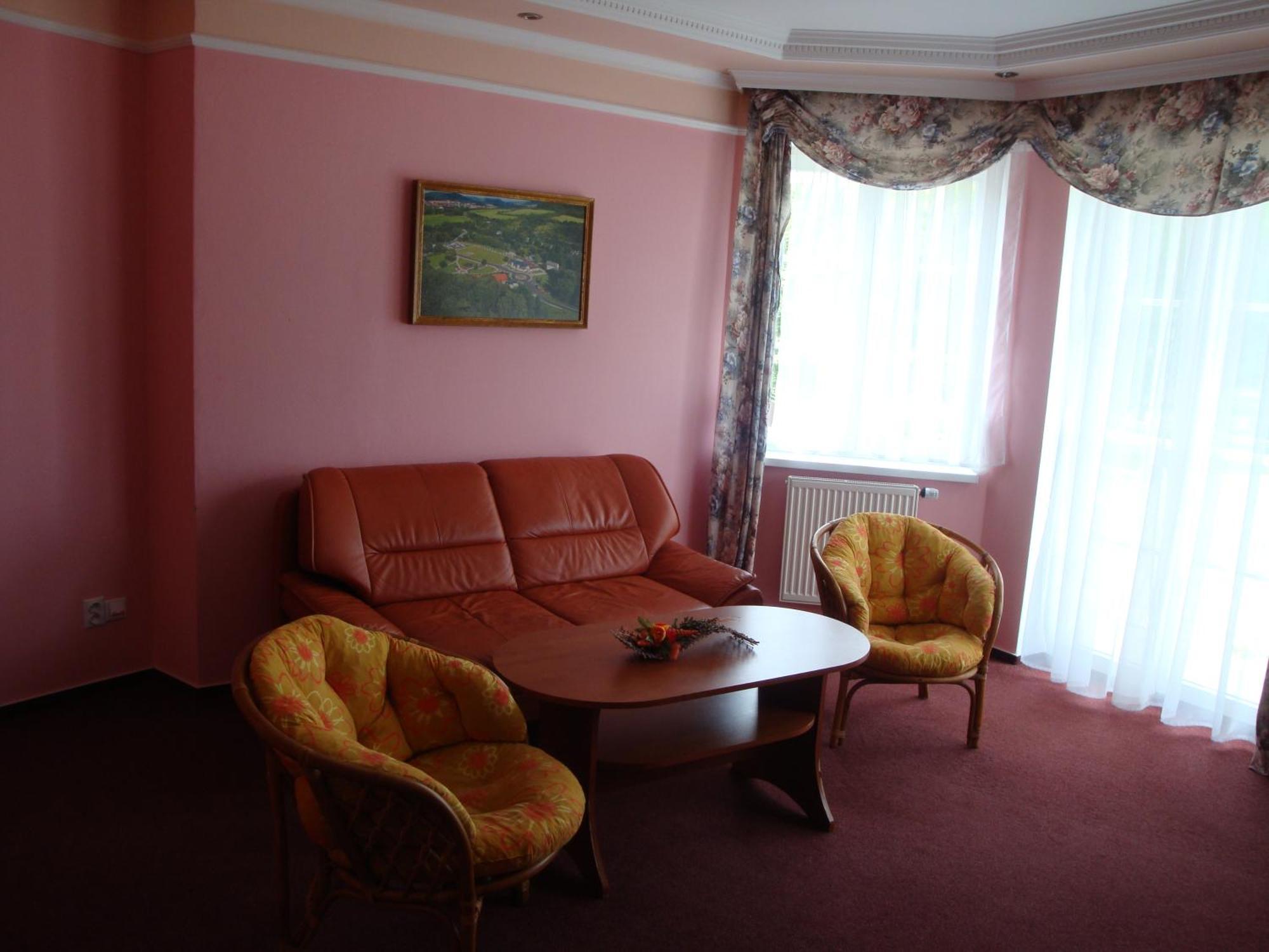 Lazne Evzenie Hotel Klasterec nad Ohri Luaran gambar