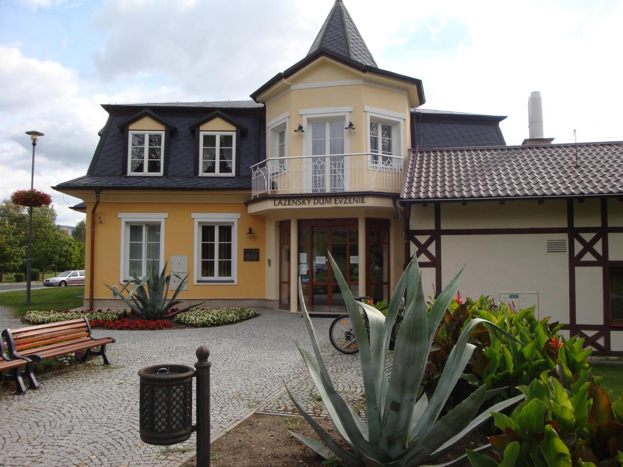 Lazne Evzenie Hotel Klasterec nad Ohri Luaran gambar